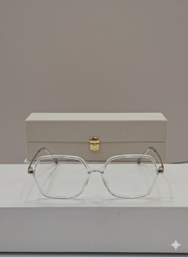 b5029efd-25fd-4f9a-b08d-f07143cf5e00 Crystal white style glasses